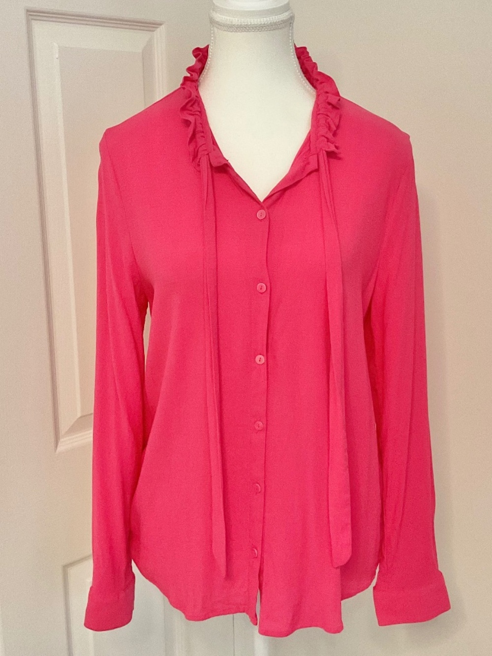 🤩 Mango Fuschia Ruffle-Necked Blouse - size 8 - Picture 4 of 10